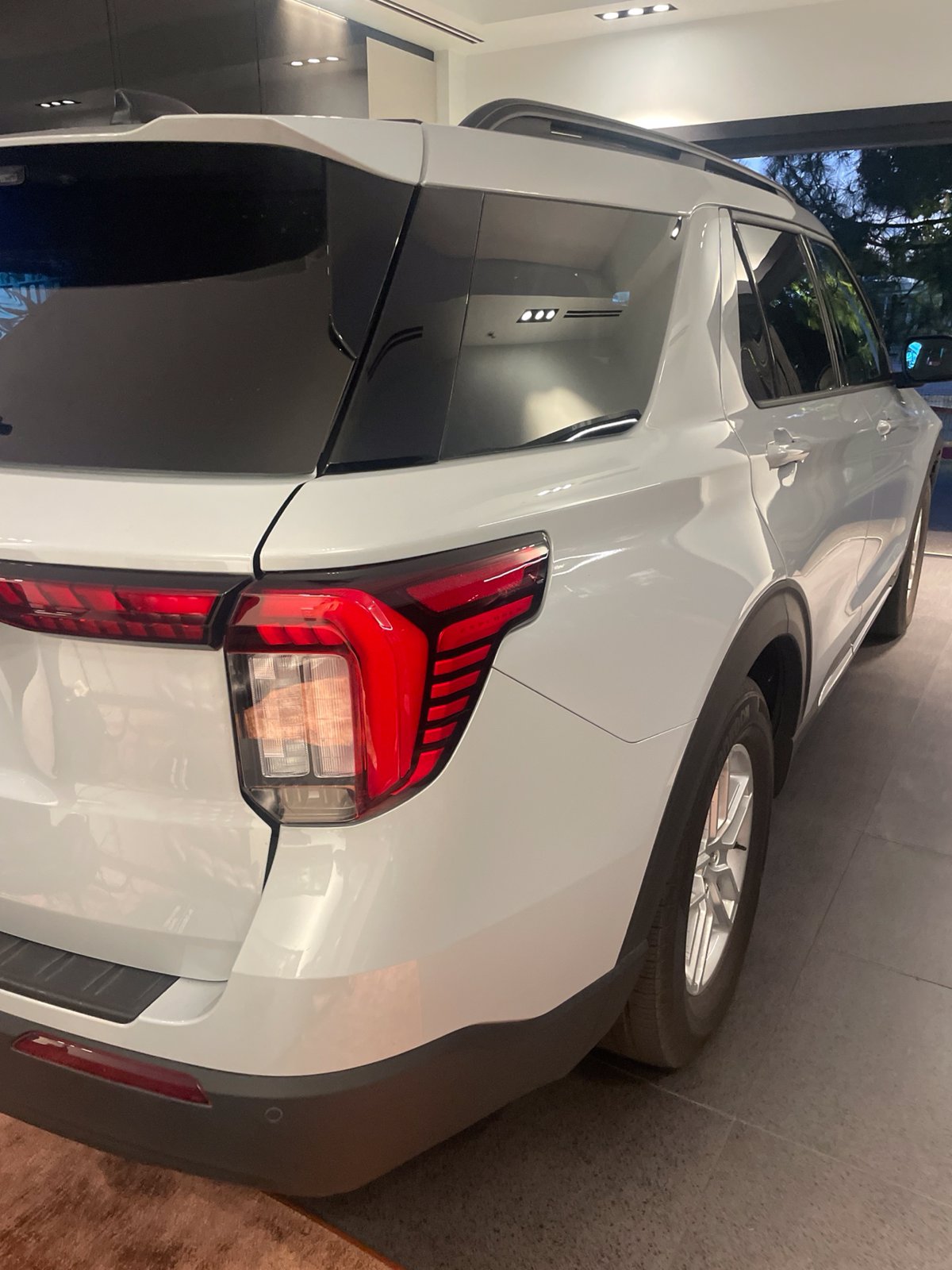 2025 Ford Explorer Active — full photo 4 of 6