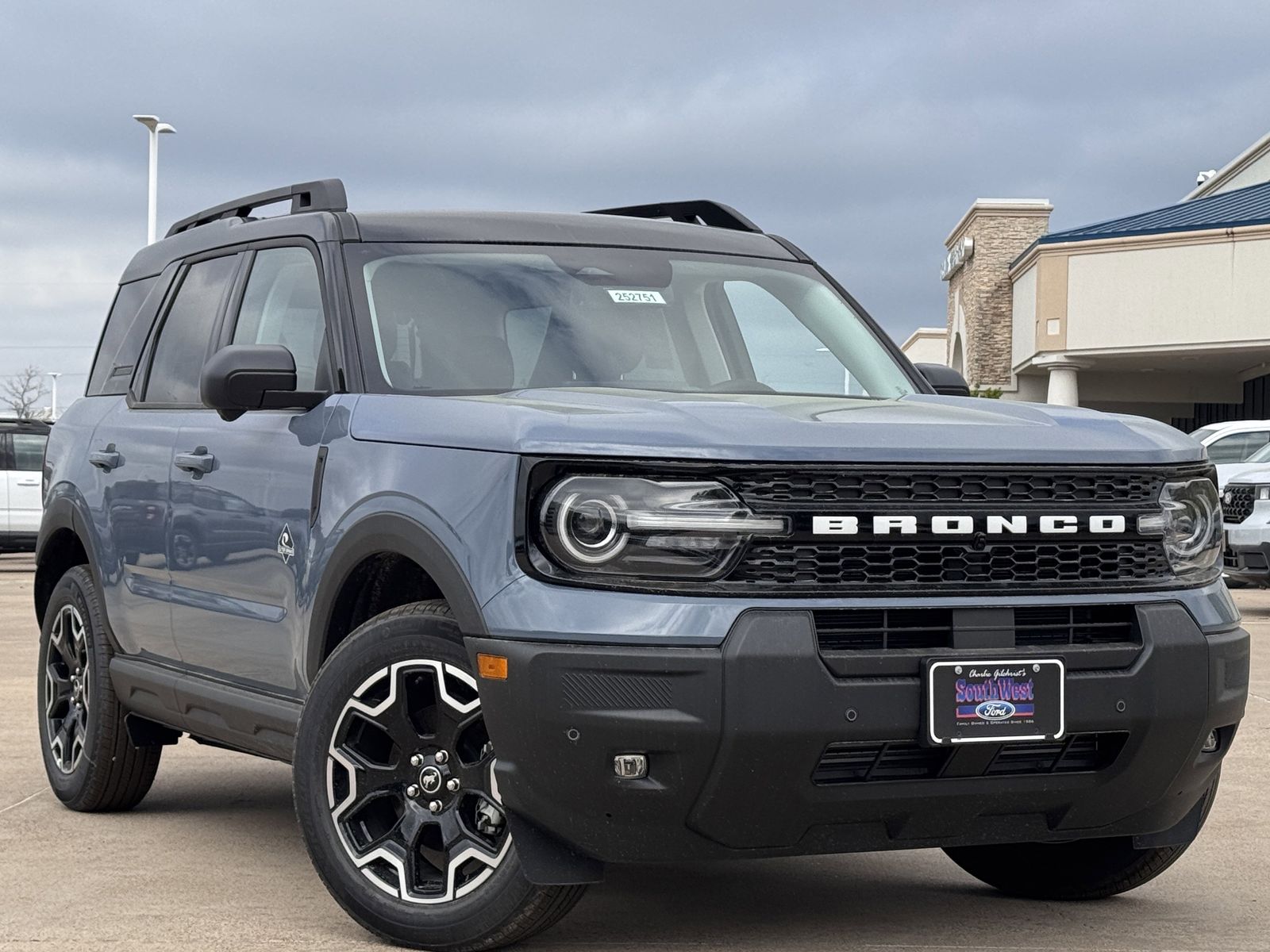 View vehicle photo 2