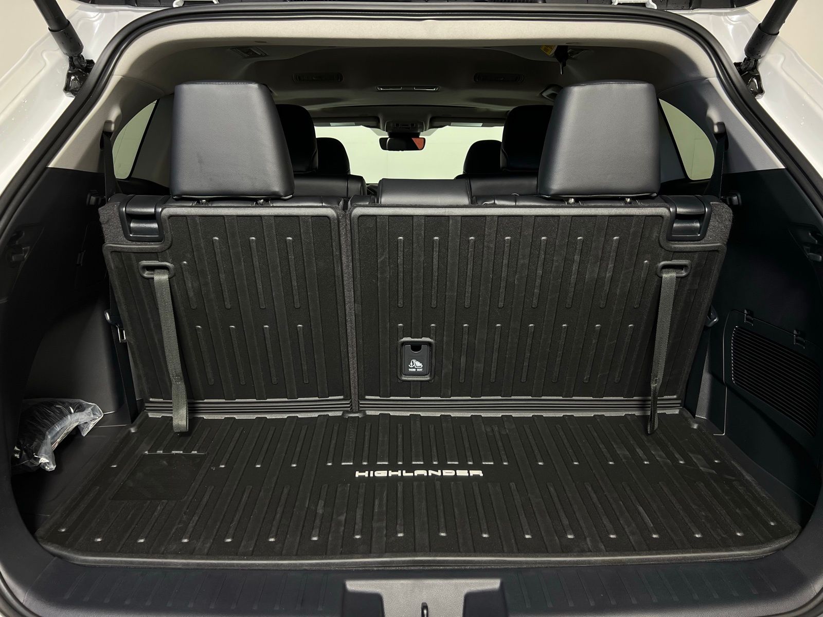 2025 Toyota Highlander XLE 24