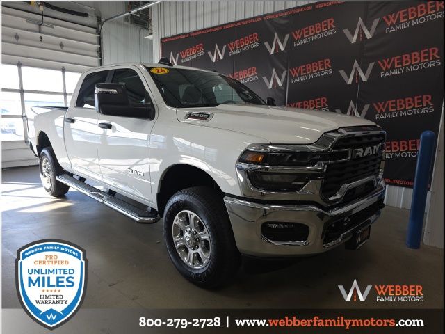 Bright White Clearcoat 2026 RAM 2500 Pickup Truck Four-Wheel Drive 8-Speed Automatic