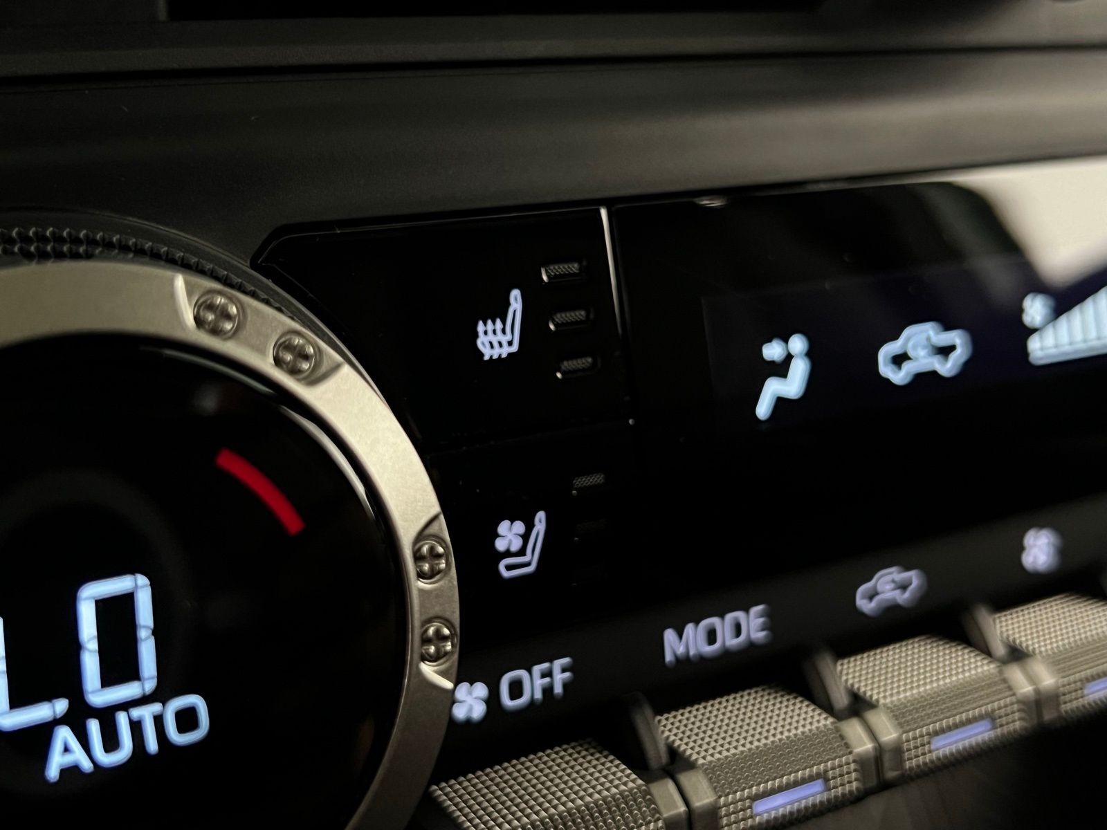 2025 Toyota Tacoma Limited 16