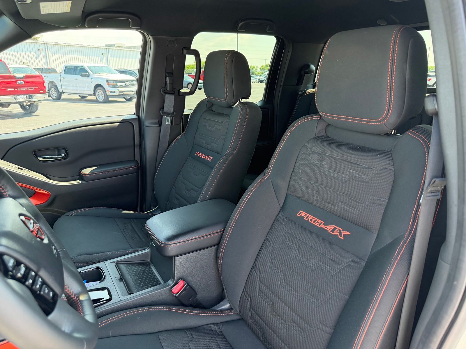 2025 Nissan Frontier image 11