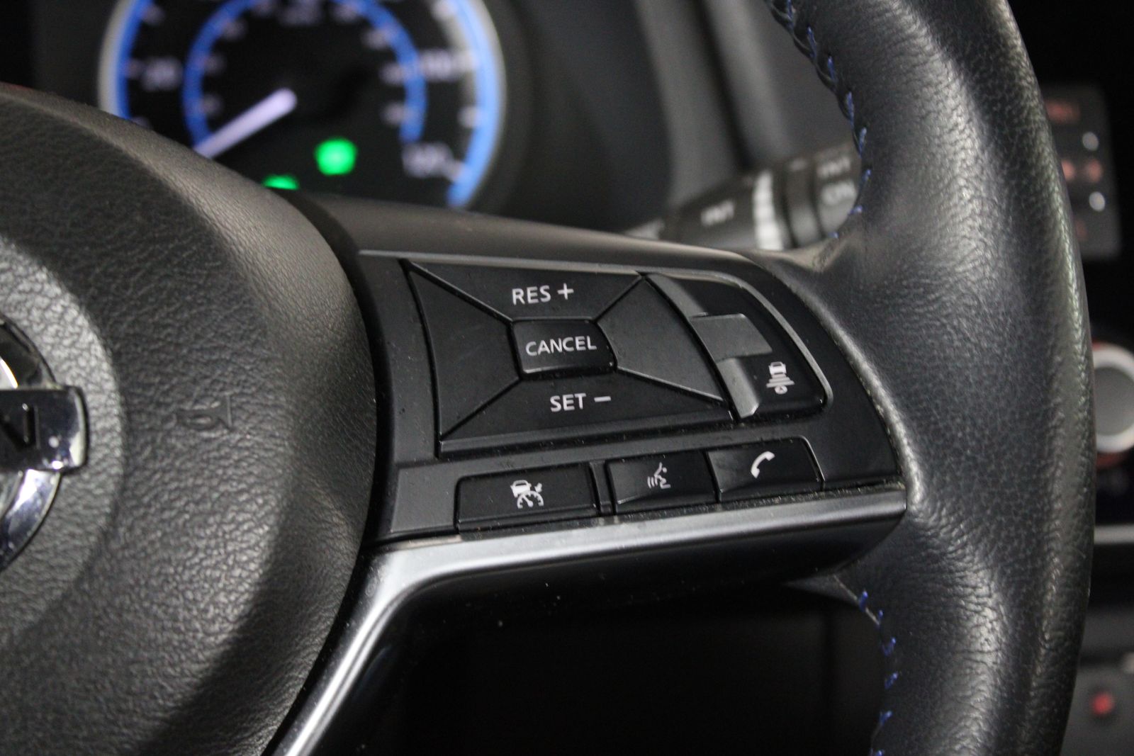 Used 2021 White Nissan SV image 12