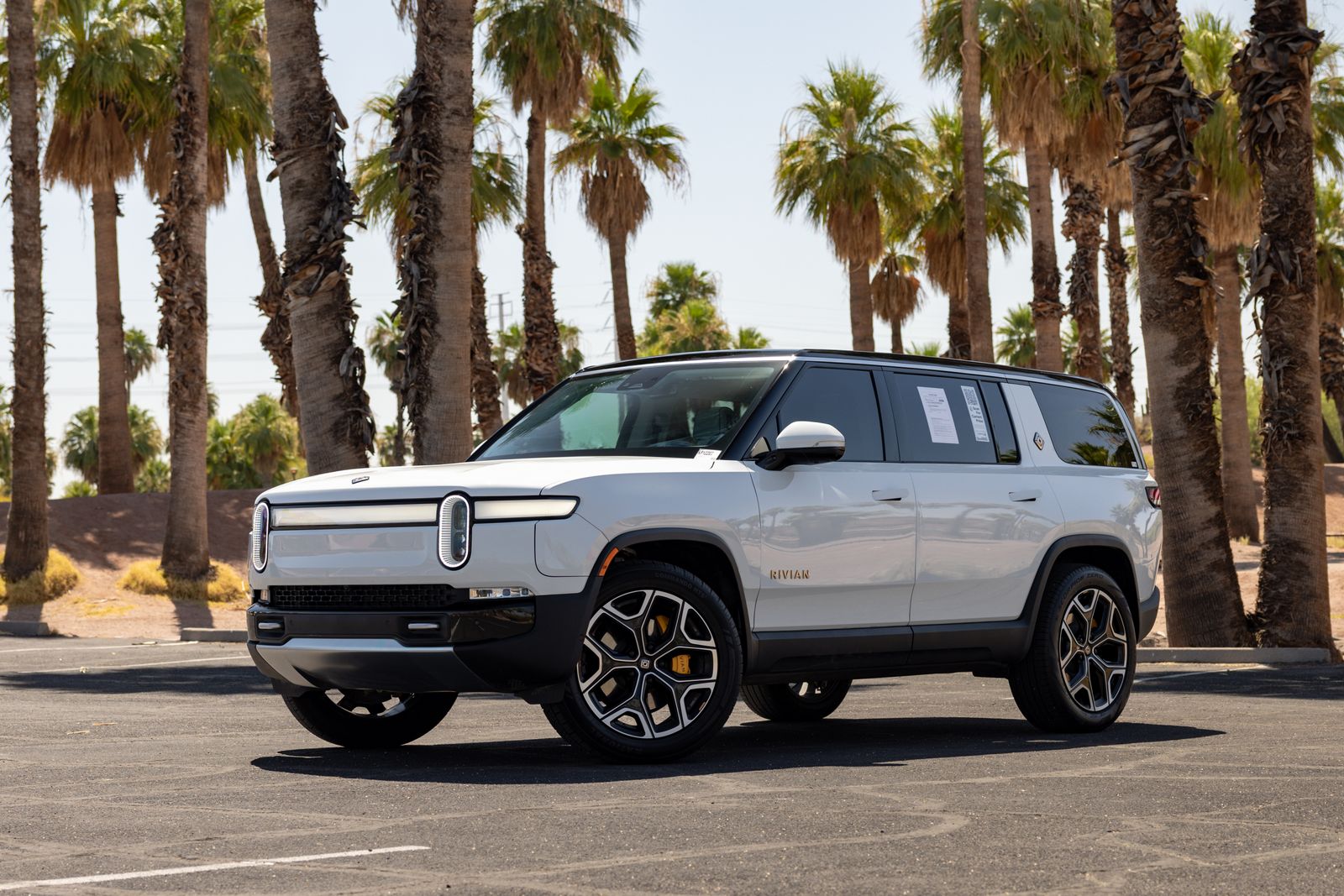 2024 Rivian R1S Adventure