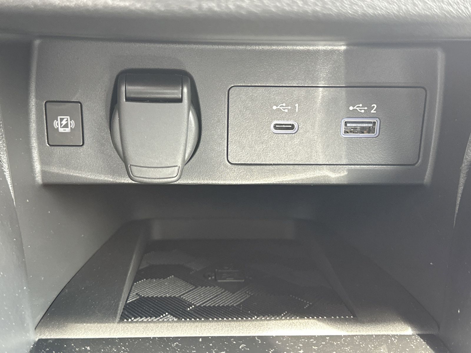 2025 Nissan Versa 1.6 SR photo 8