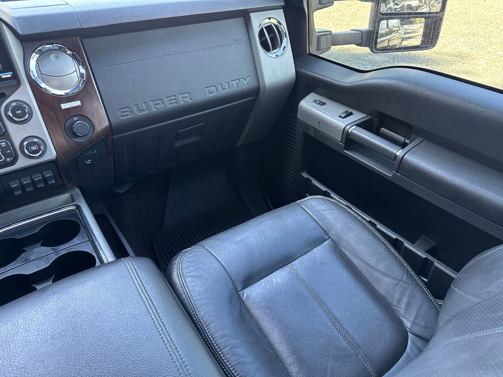 Used 2015 Tuxedo Black Metallic Ford Lariat image 28