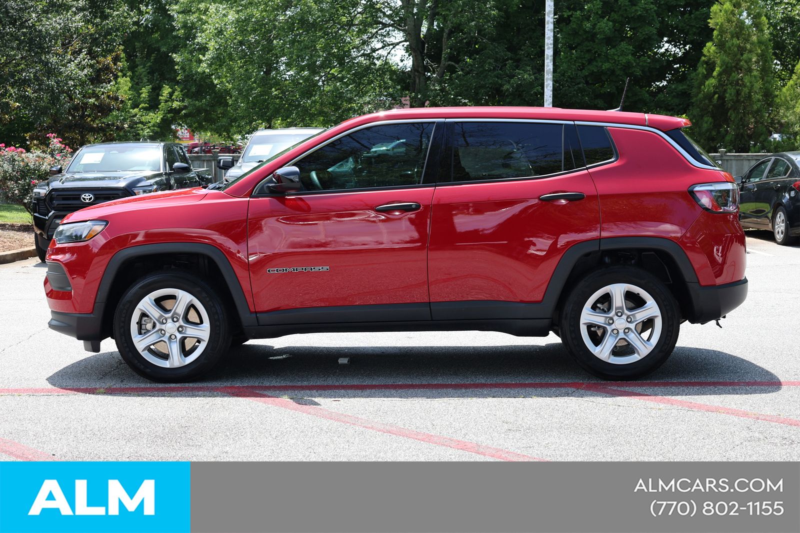Used 2024  Jeep Sport image 10