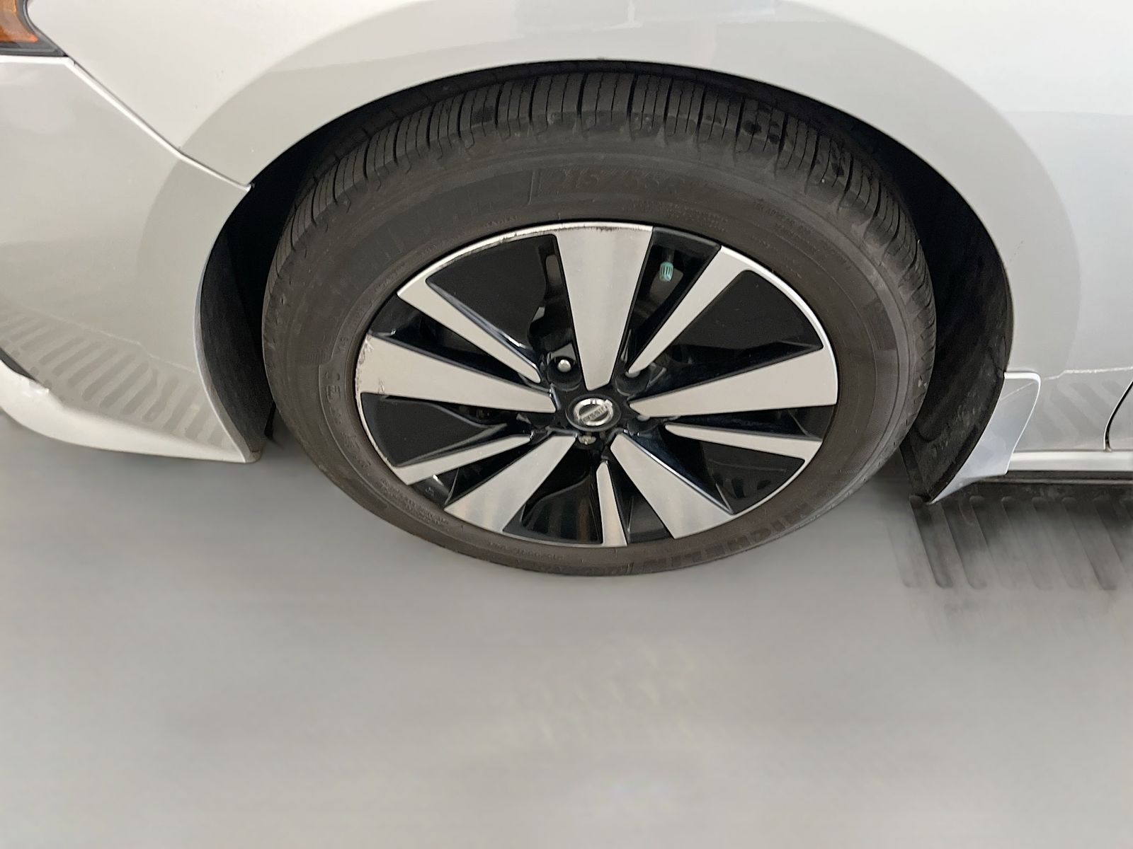 Used 2021 Silver Nissan 2.5 SV image 29
