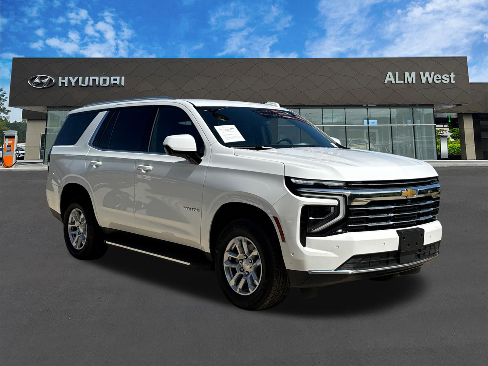 Used 2025 White Chevrolet LT image 3