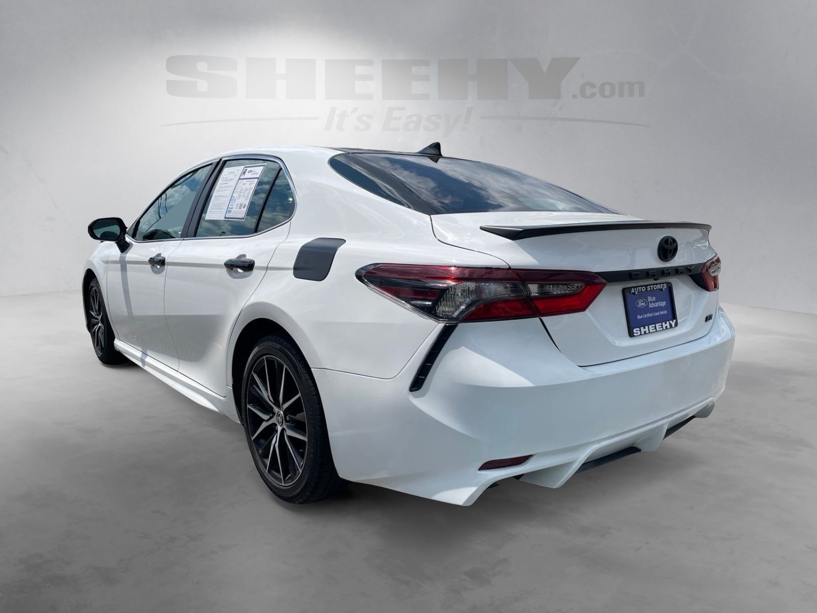 Used 2021 Super White Toyota SE image 5