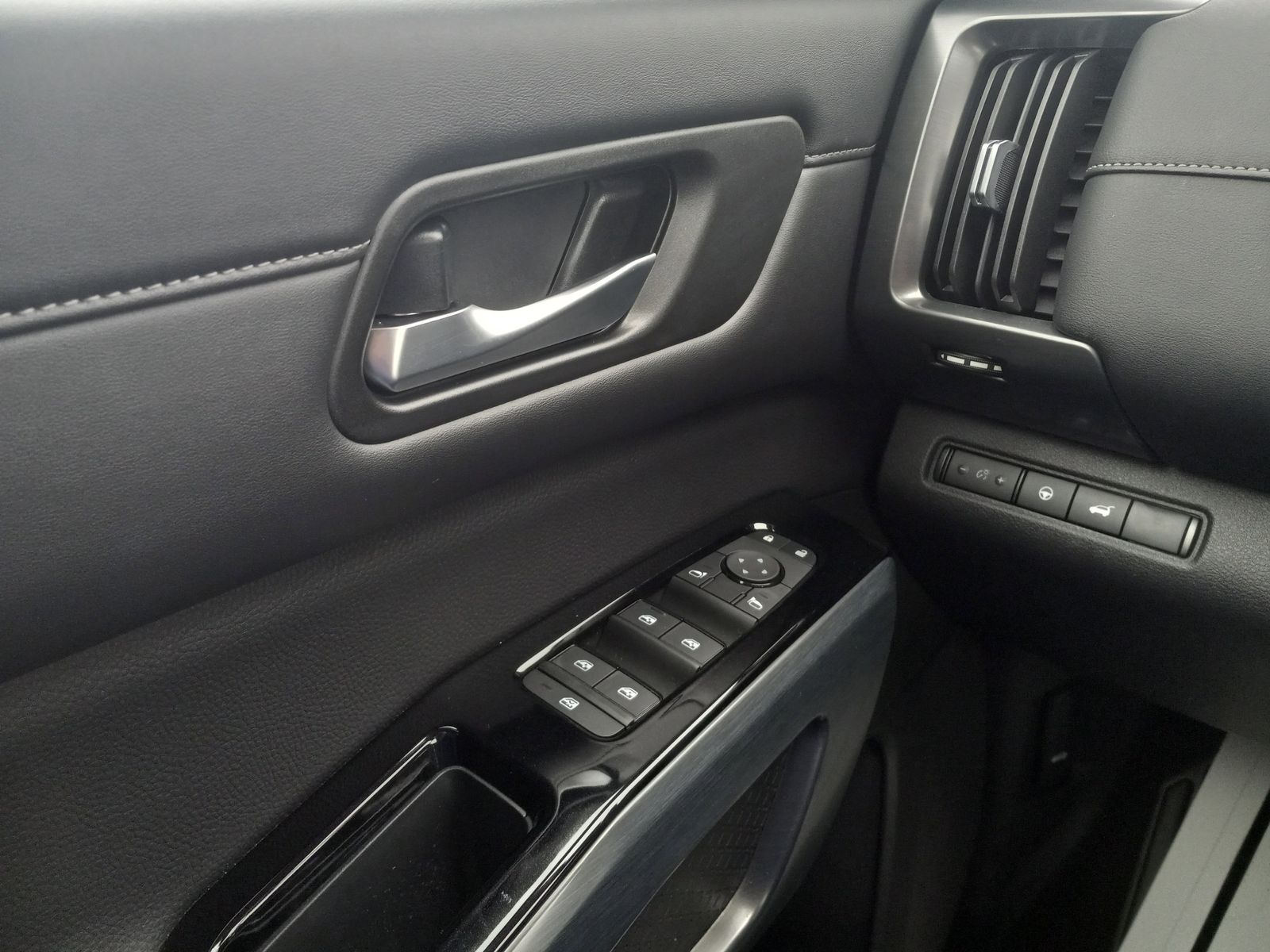 2025 Nissan Pathfinder image 27