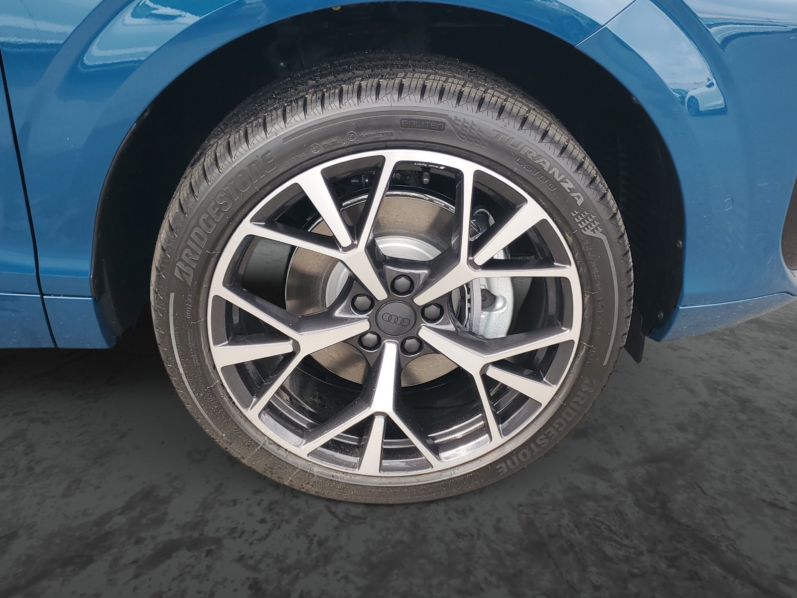 Vehicle photo