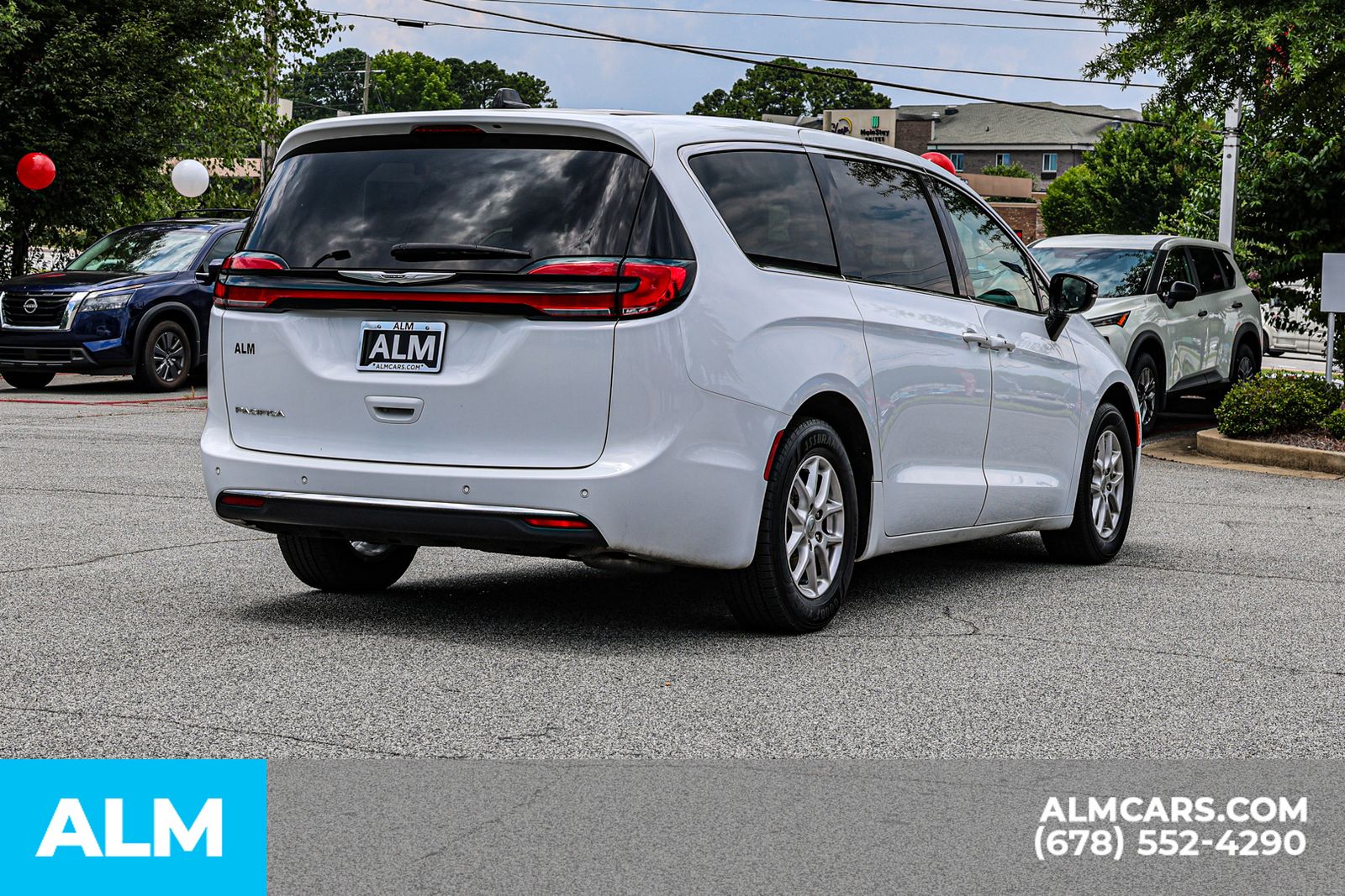2024 Chrysler Pacifica Touring L photo 5