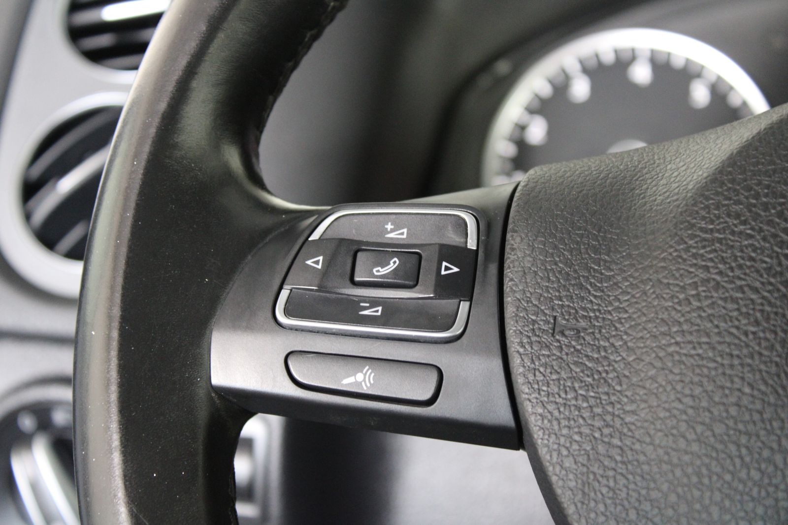 Used 2015 Gray Volkswagen S image 17