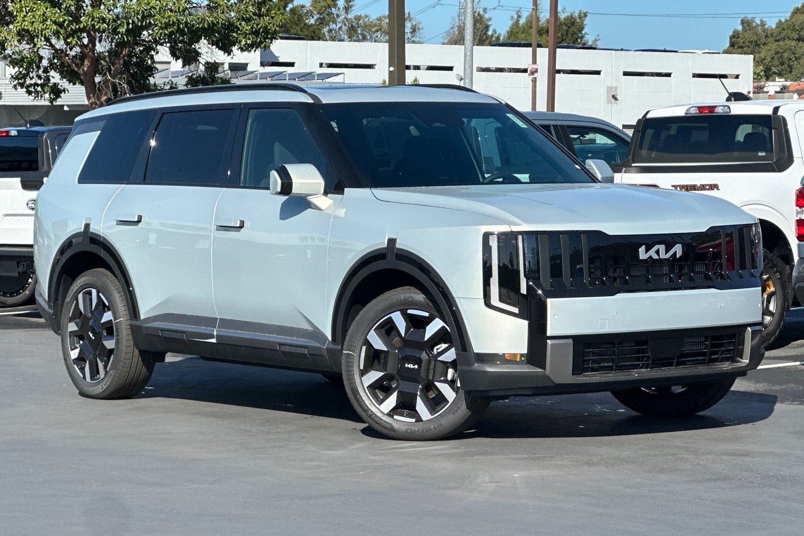 View vehicle photo 2