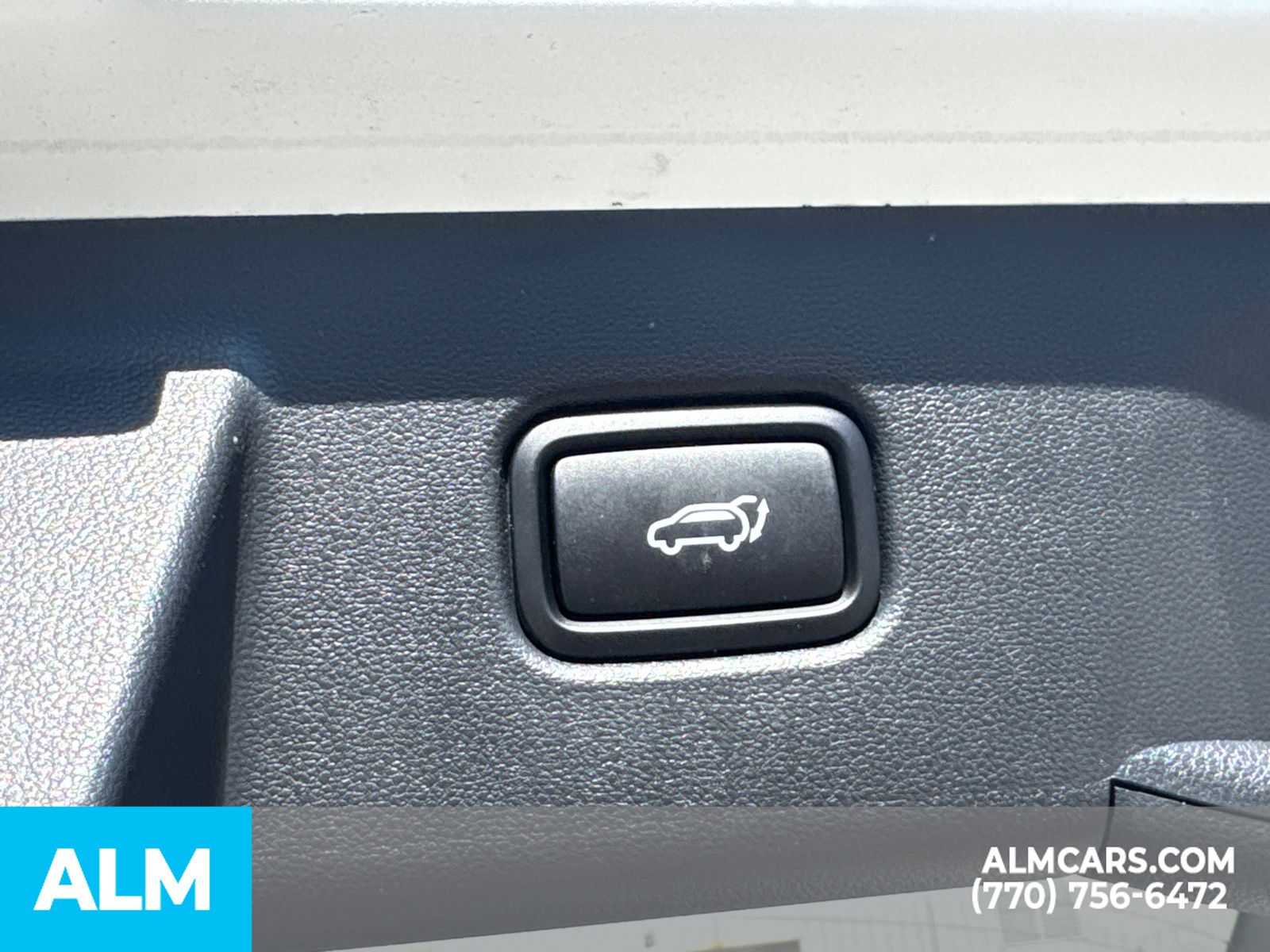 Used 2025 White Hyundai SEL image 24