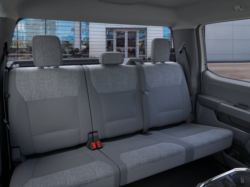 New 2025 Oxford White Ford XLT image 11