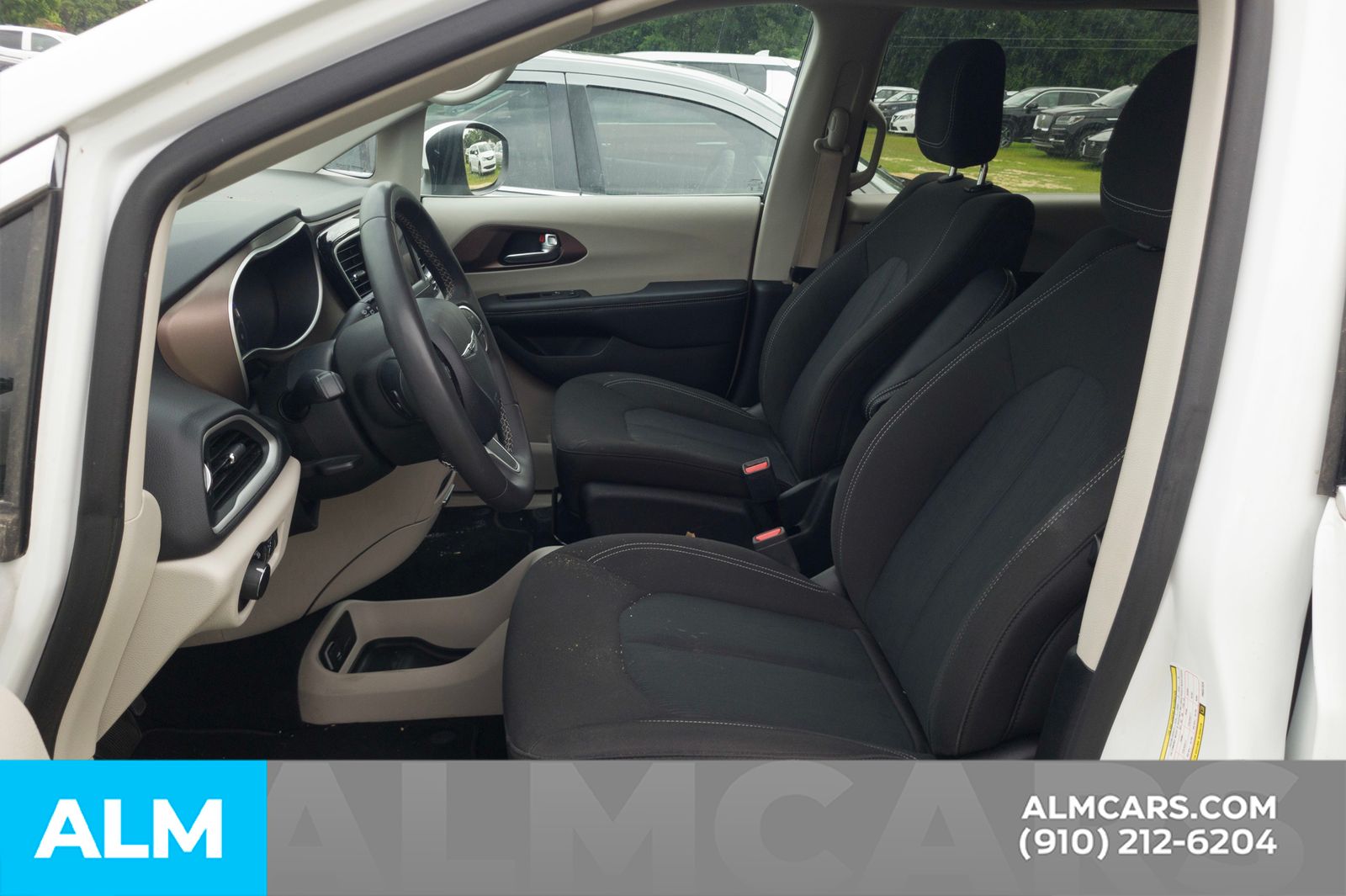 Used 2023 Bright White Clearcoat Chrysler LX image 7