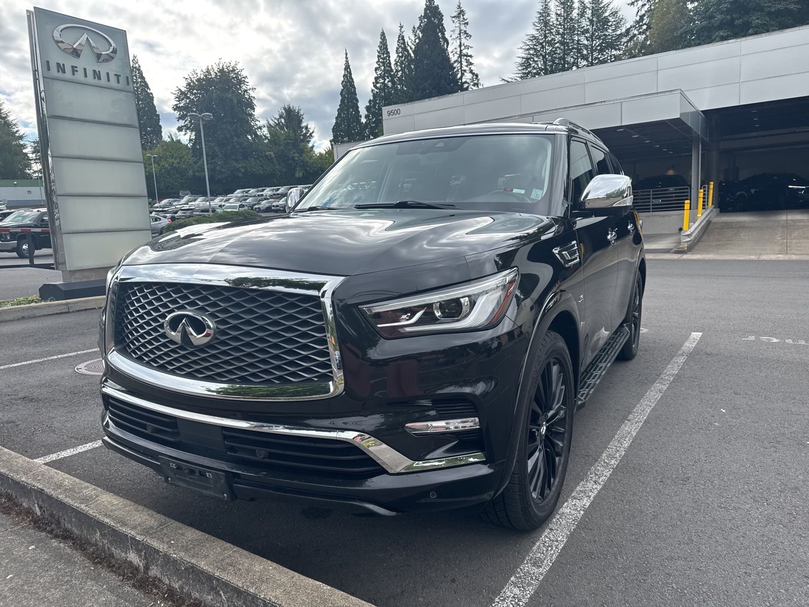 2019 INFINITI QX80 LUXE