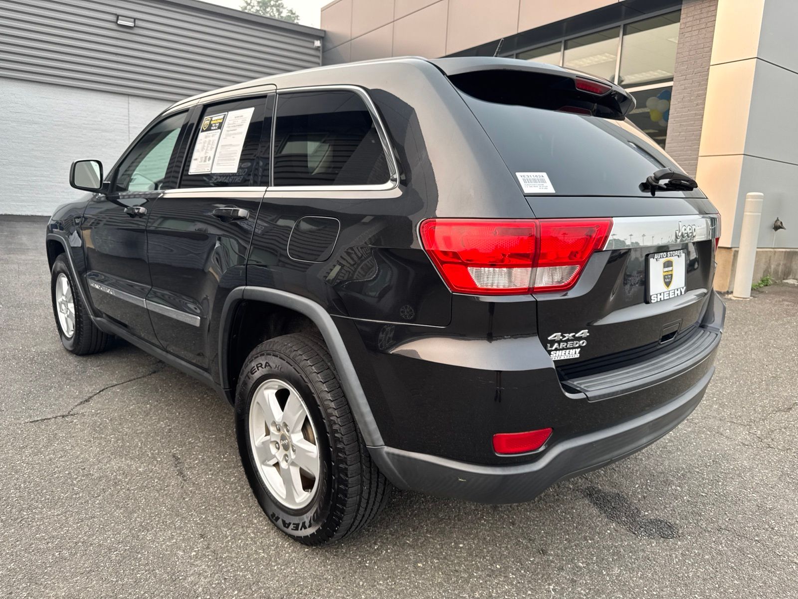 Used 2012 Brilliant Black Crystal Pearlcoat Jeep Laredo image 28
