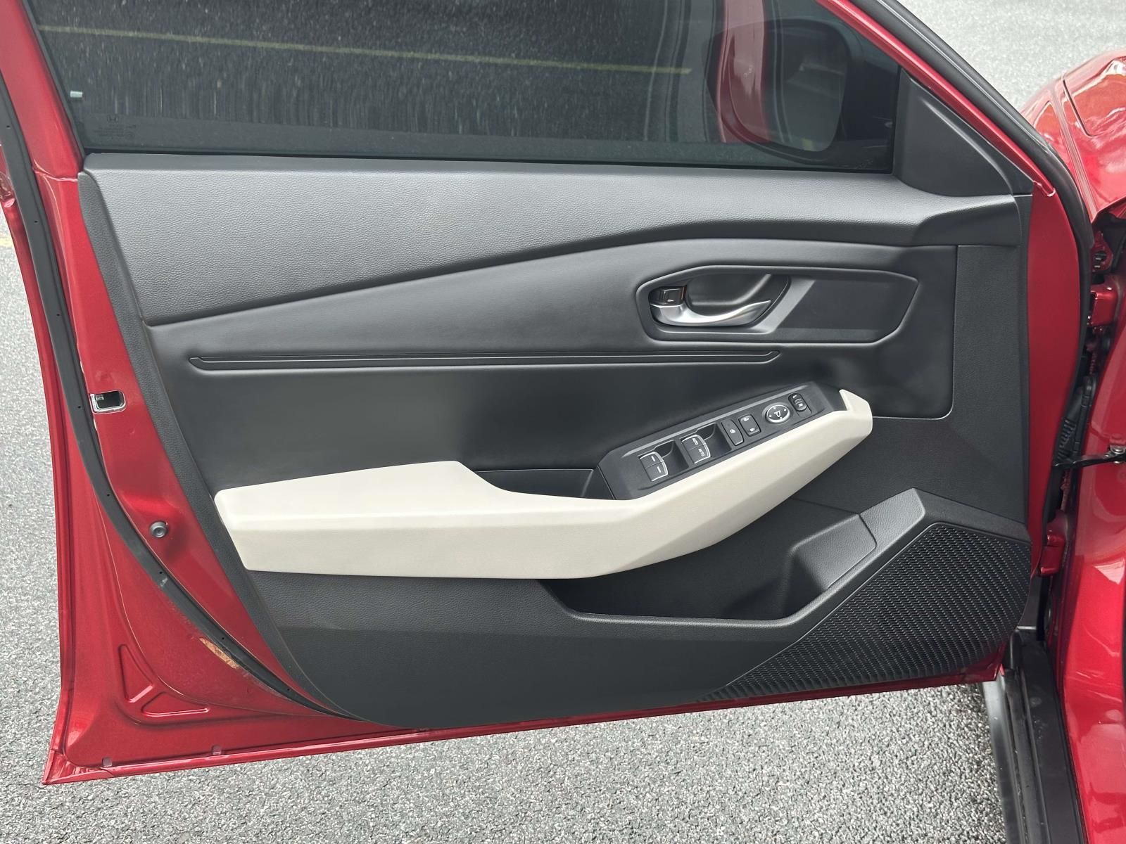 Used 2025 Red Honda SE image 21