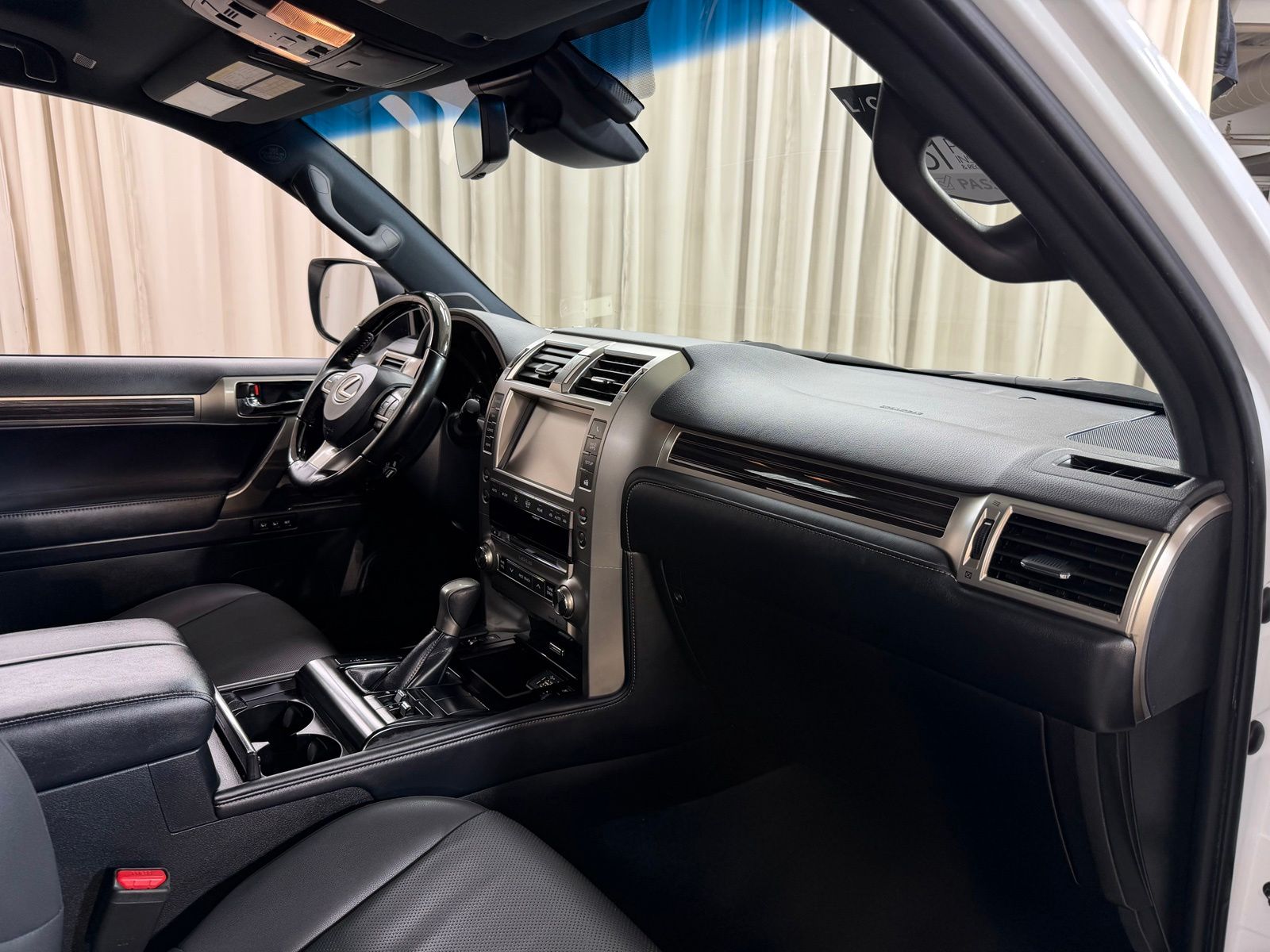 Used 2021  Lexus 460 image 46