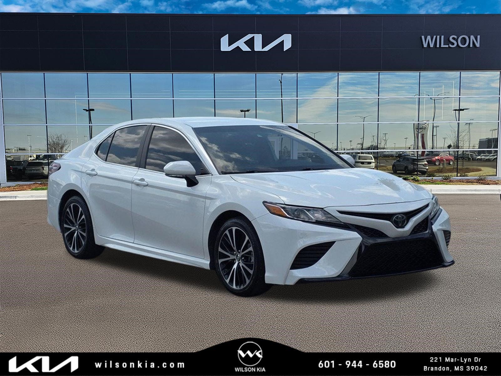 2019 Toyota Camry SE FWD
