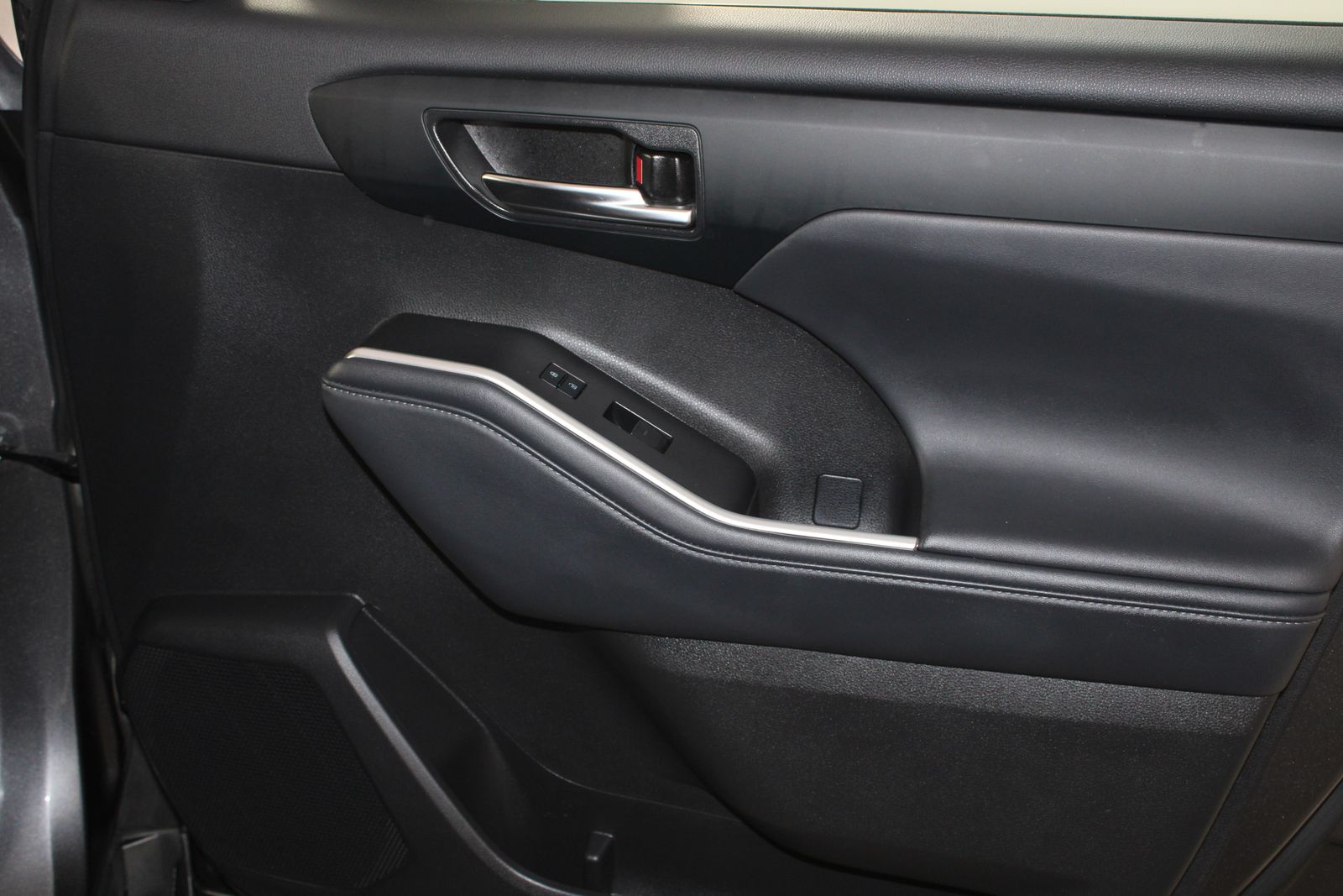 Used 2022 Gray Toyota XLE image 21