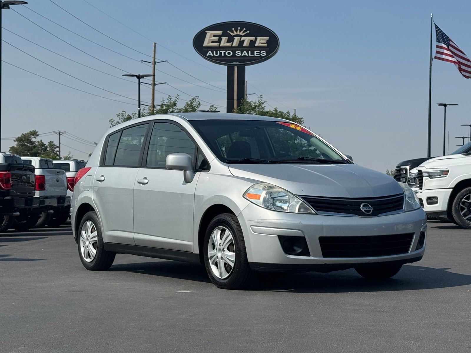 Brilliant Silver Metallic 2011 Nissan Versa Hatchback Front-Wheel Drive 4-Speed Automatic