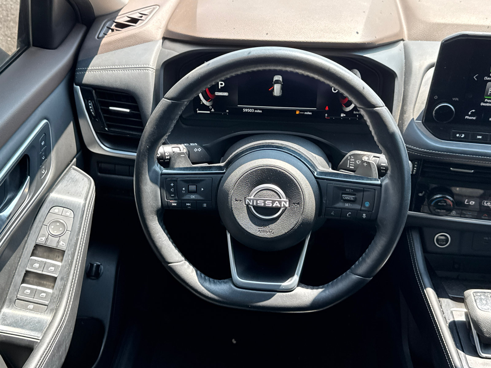 Used 2022 White Nissan Platinum image 24