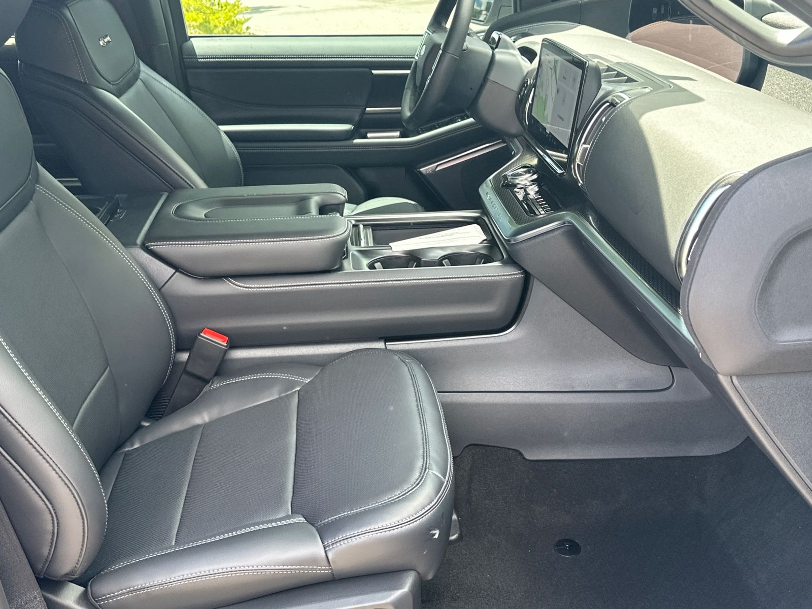 New 2026 Glacier Gray Metallic Tri-Coat Ford Platinum® image 14