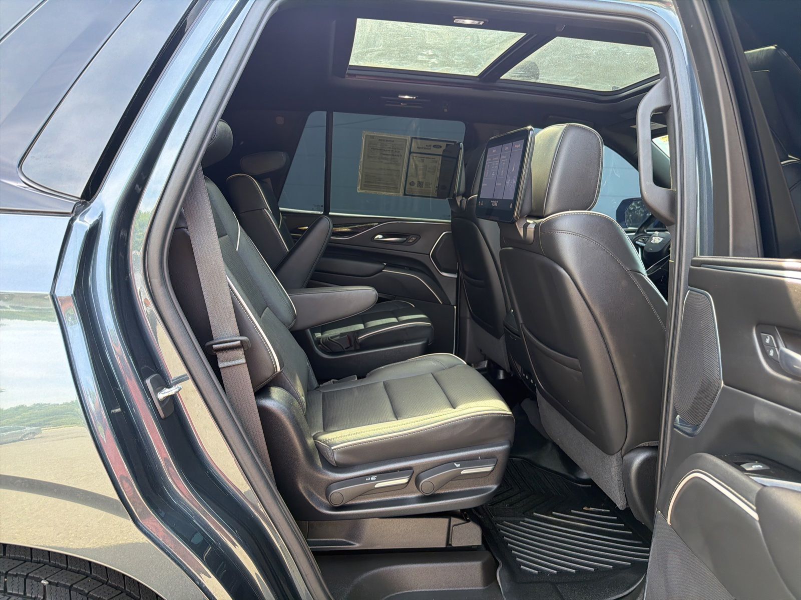 Used 2021 Shadow Cadillac Sport image 12