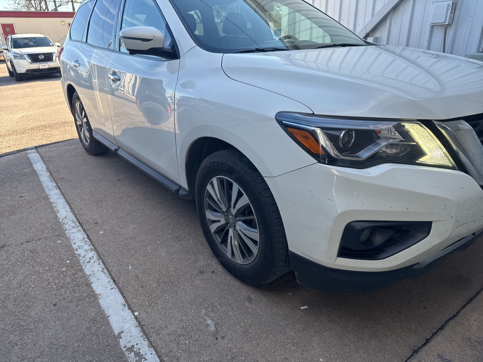 2019 Nissan Pathfinder SL 11