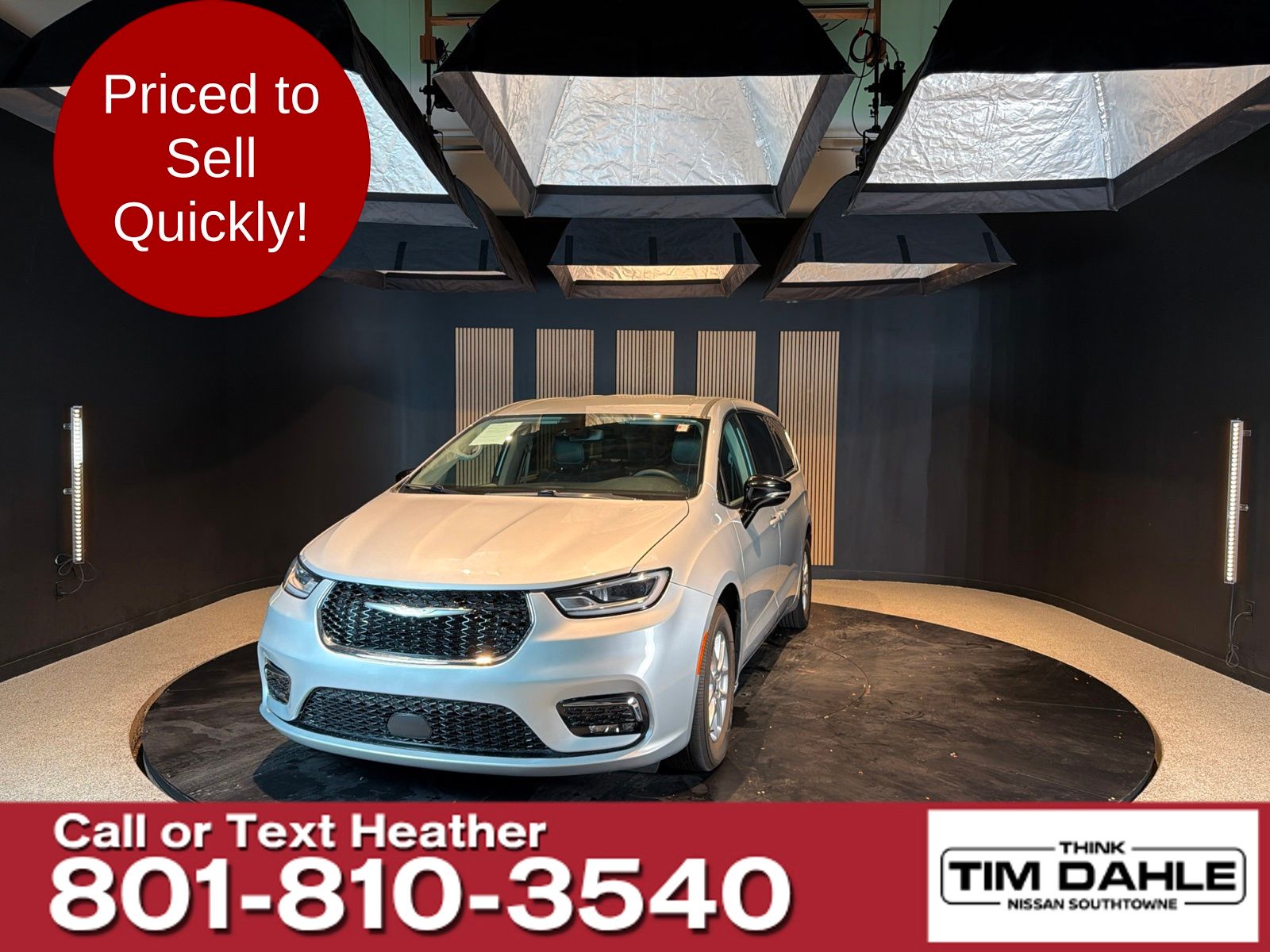 Silver Mist Clearcoat 2024 Chrysler Pacifica Minivan Front-Wheel Drive 9-Speed Automatic