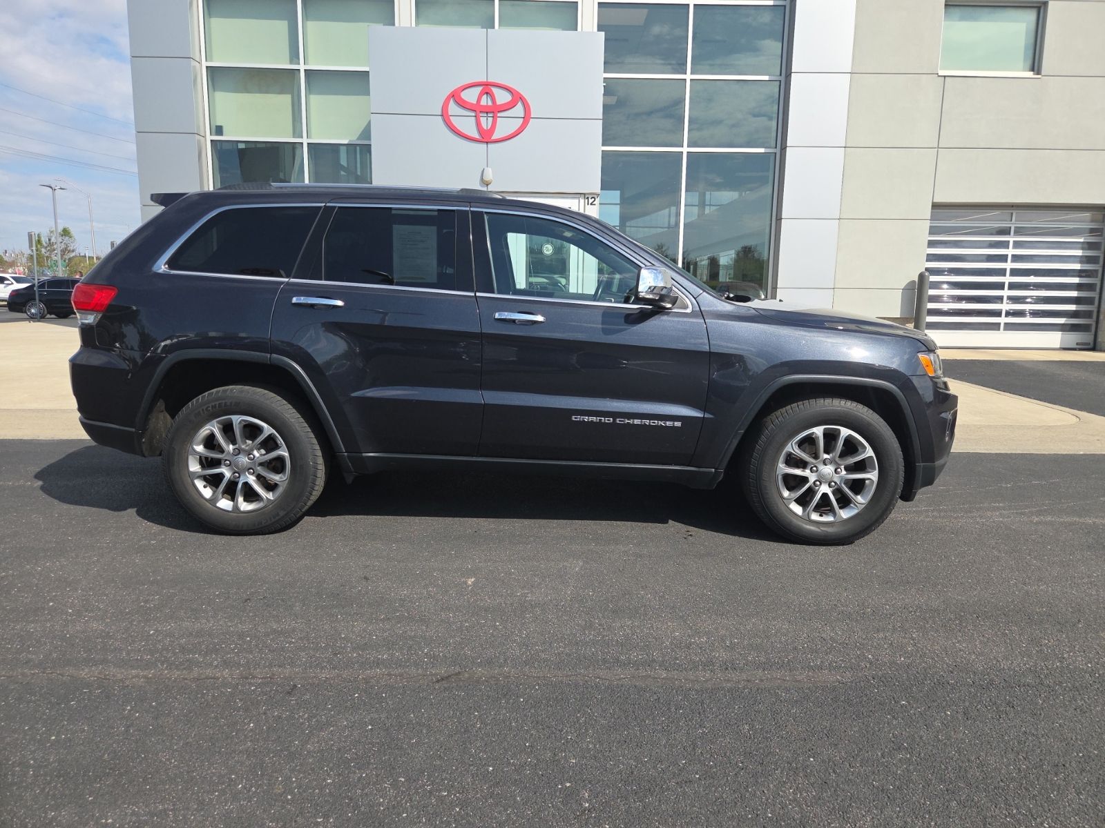 used 2015 Jeep Grand Cherokee car, priced at $12,842