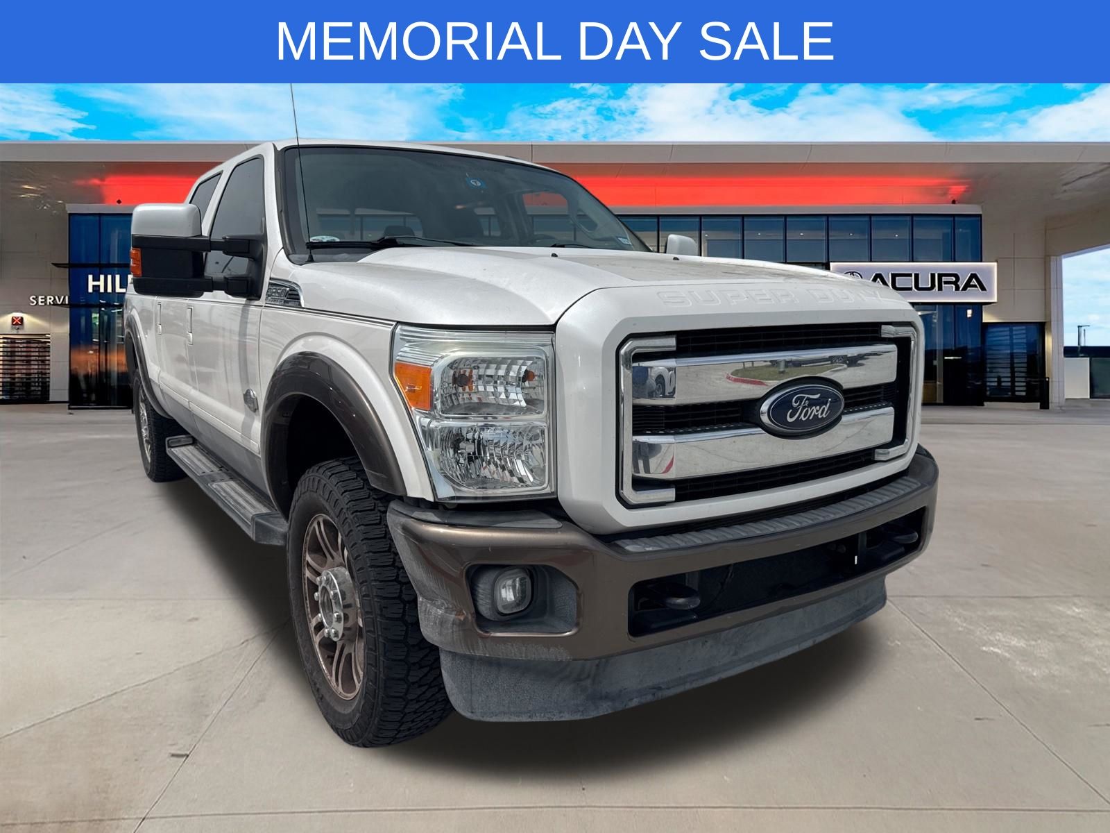 White Platinum Clearcoat Metallic 2015 Ford F-250 Super Duty King Ranch Crew Cab 4WD Pickup Truck Four-Wheel Drive 6-Speed Automatic Overdrive
