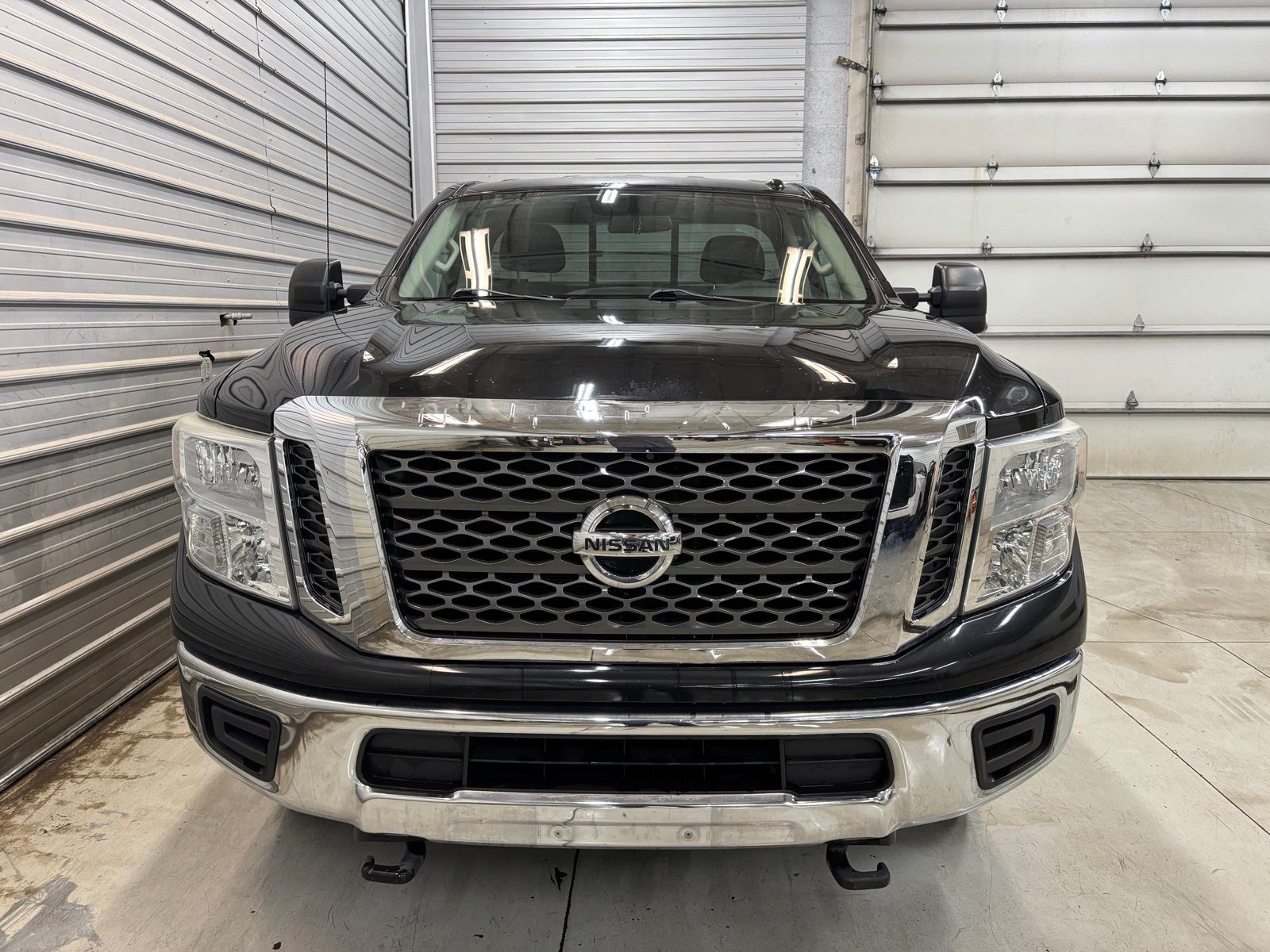 Photo 2 of 2017 Nissan Titan XD SV