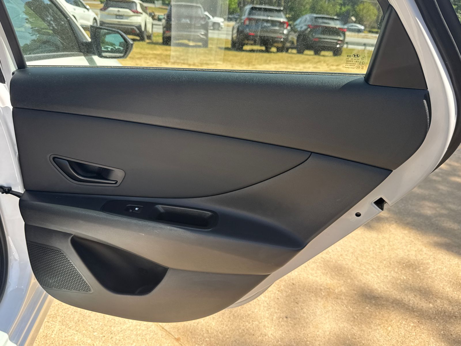 Used 2025 White Hyundai SEL Sport image 16