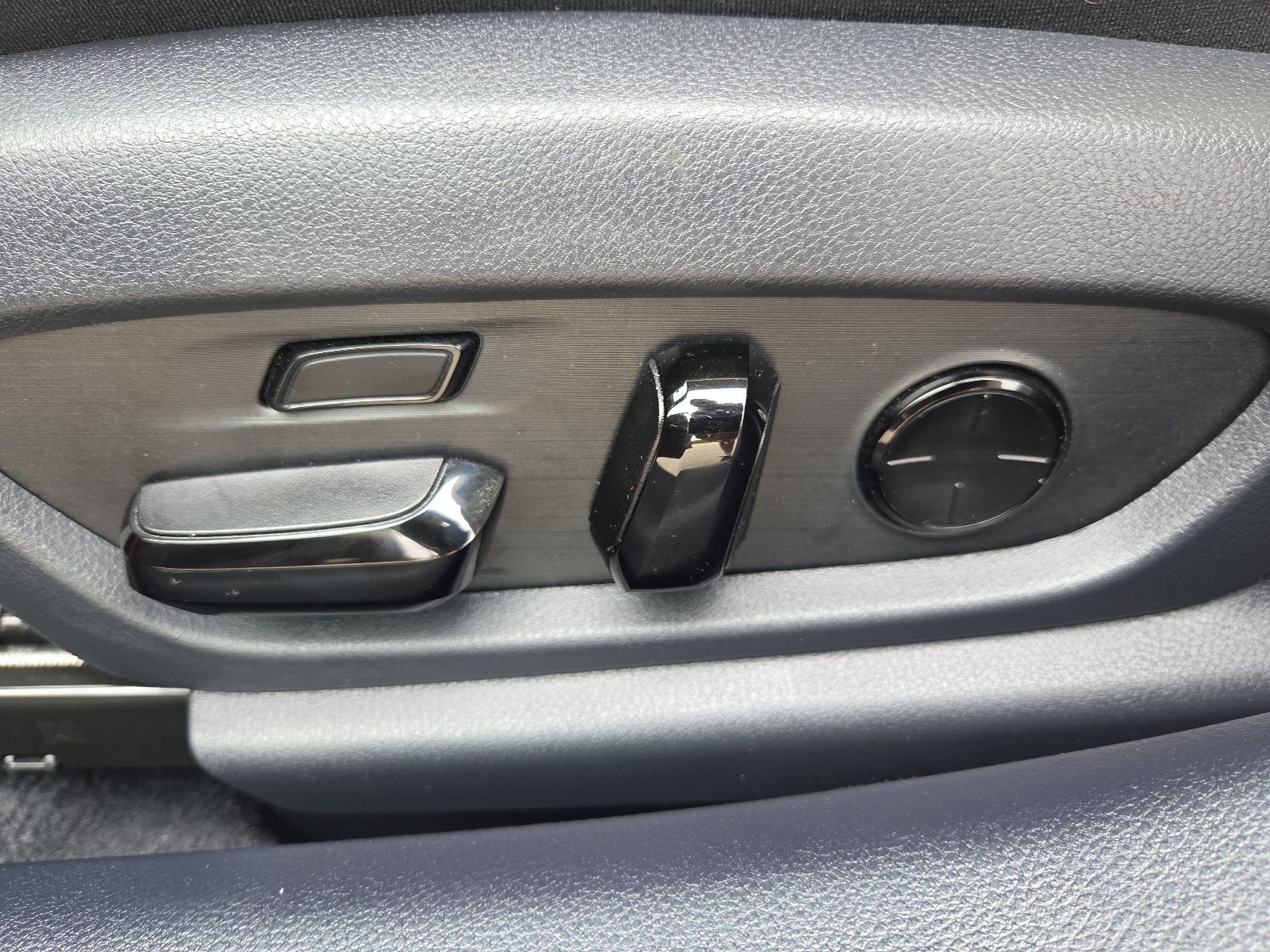 used 2025 Lexus ES car, priced at $47,950