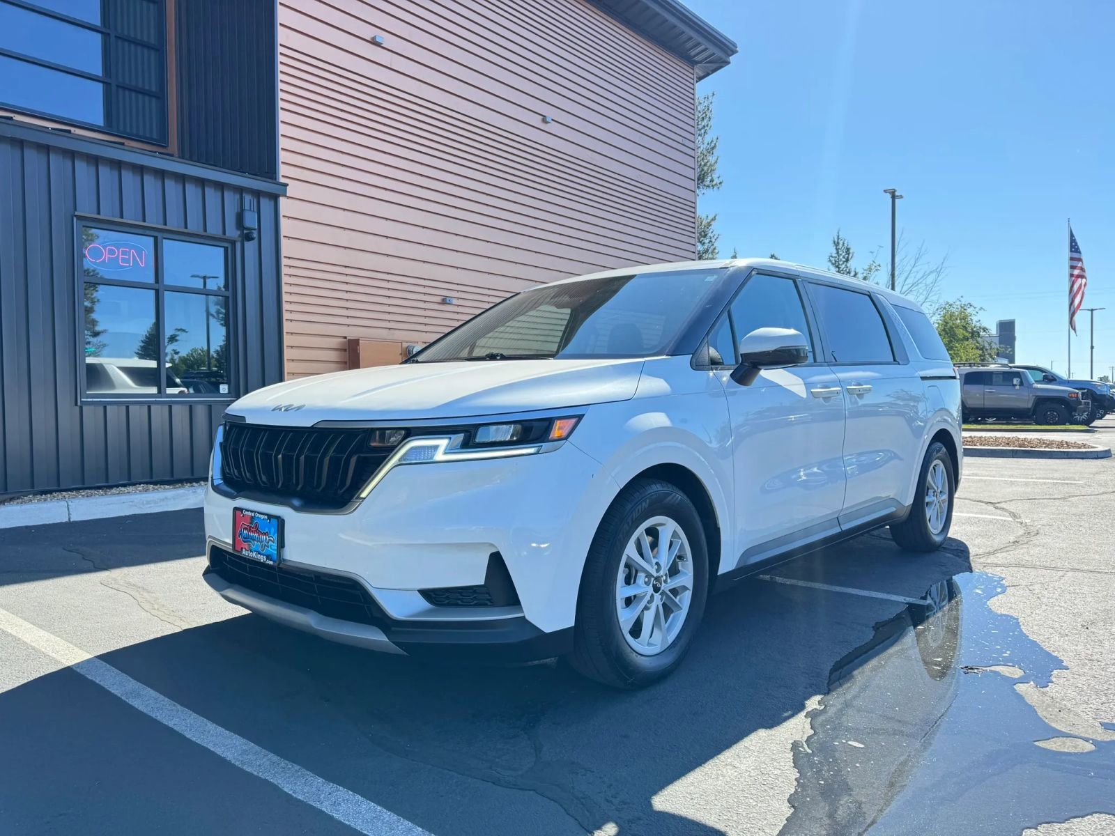 Snow White Pearl 2022 Kia Carnival LX FWD Minivan Front-Wheel Drive 8-Speed Automatic