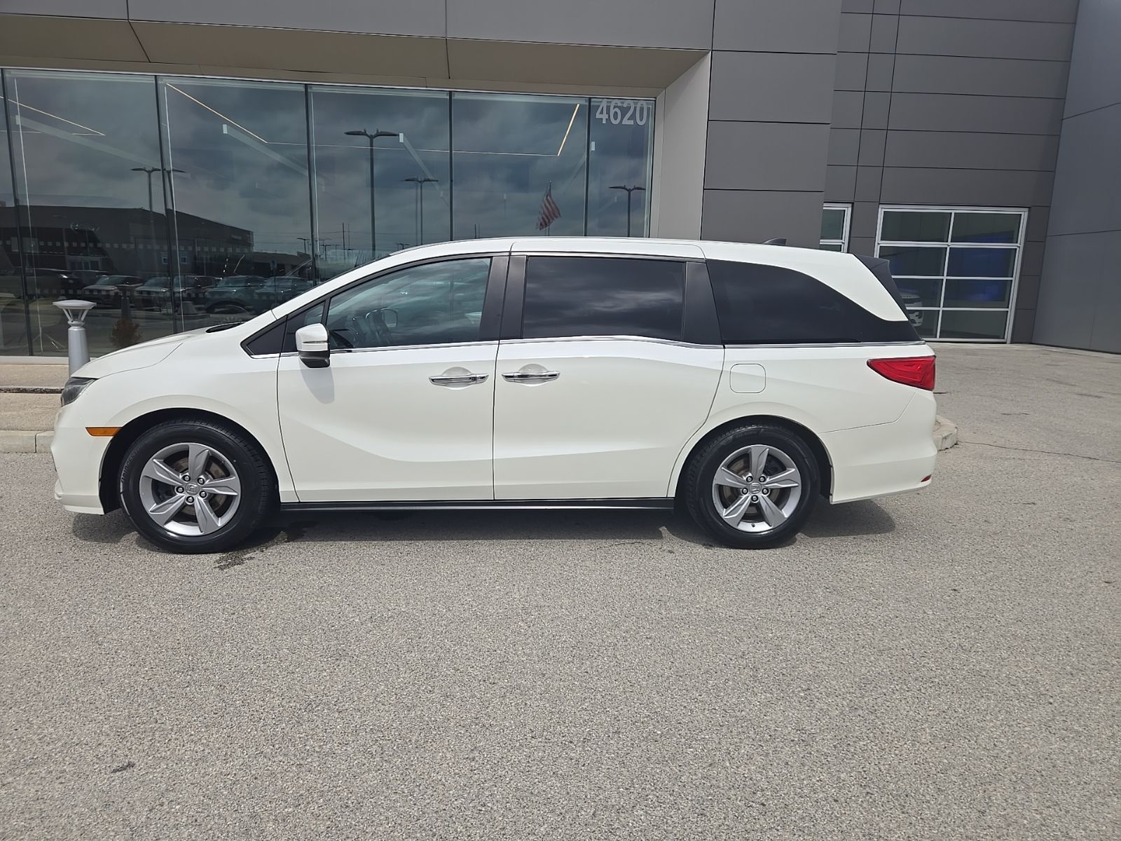 View vehicle photo 5