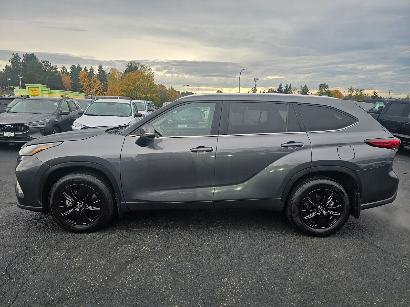 View vehicle photo 4