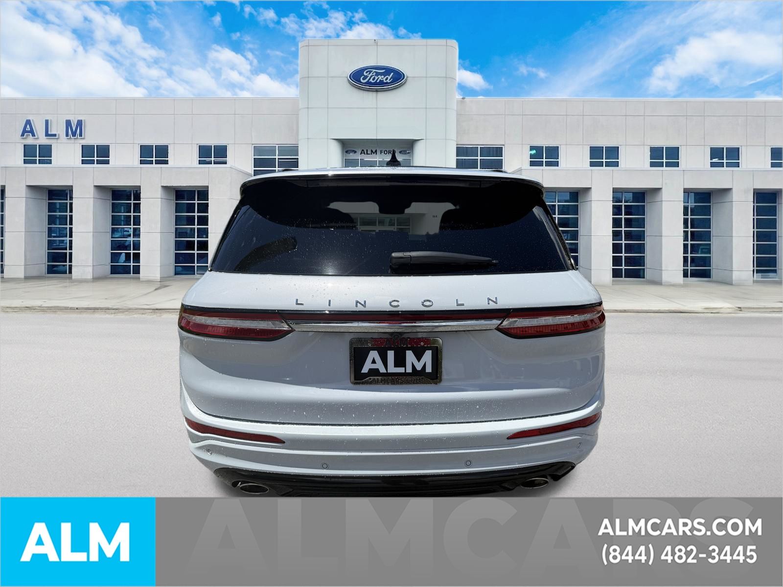 Used 2025 White Lincoln Grand Touring image 8