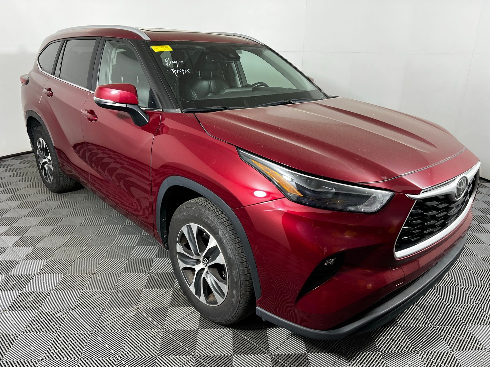 Thumbnail: 2022 Toyota Highlander - 3