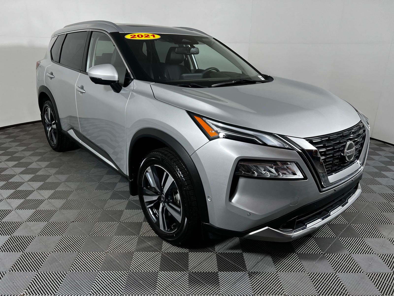Thumbnail: 2021 Nissan Rogue - 3