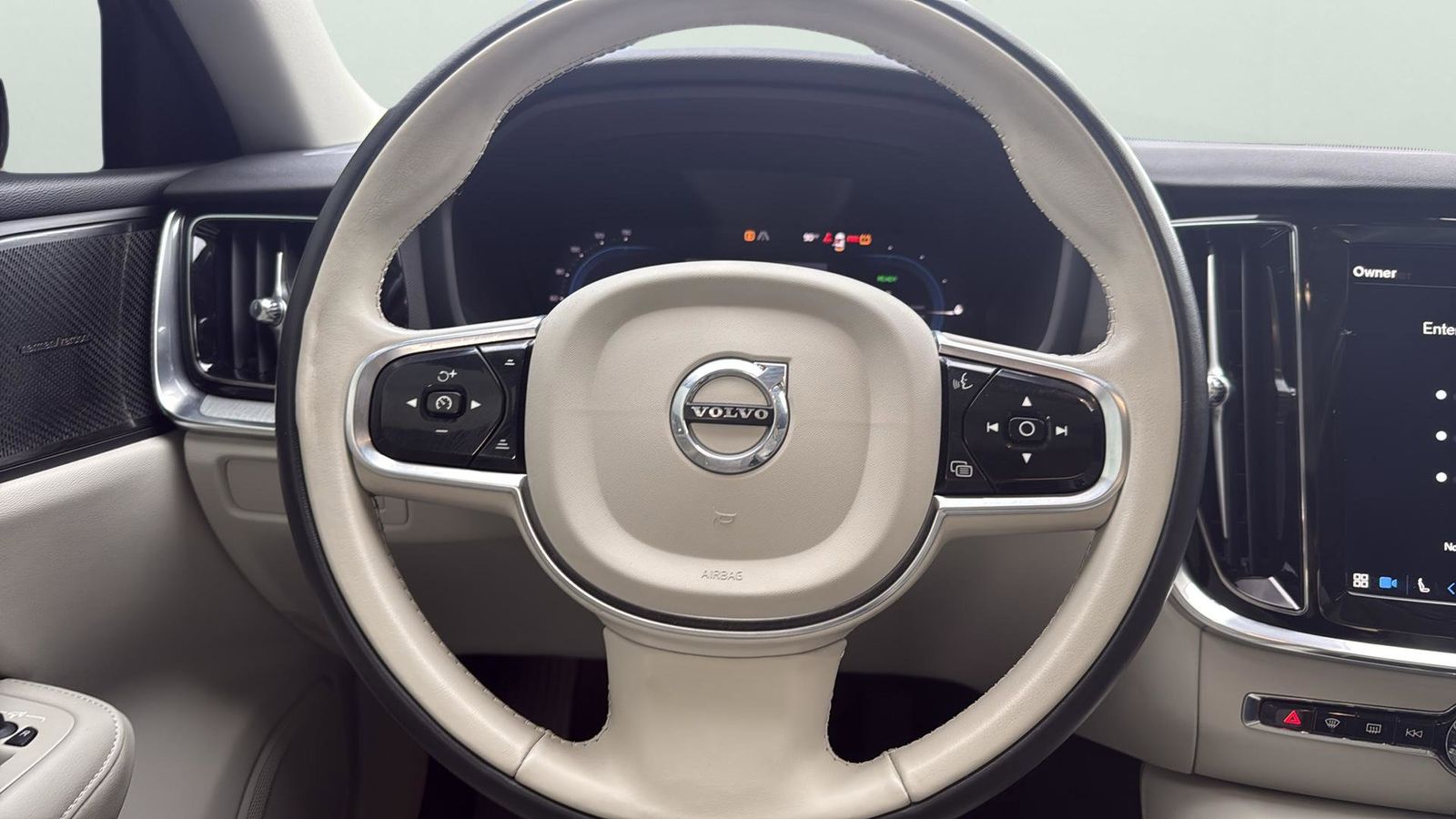 Used Car 2024 Volvo S60 Recharge Plug-in Hybrid  T8 Plus Dark Theme For Sale Under $40,000 In Austin, Texas