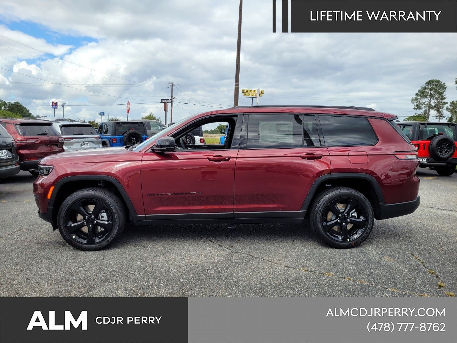 New 2025 Velvet Red Pearl-Coat Exterior Paint Jeep Altitude X image 3
