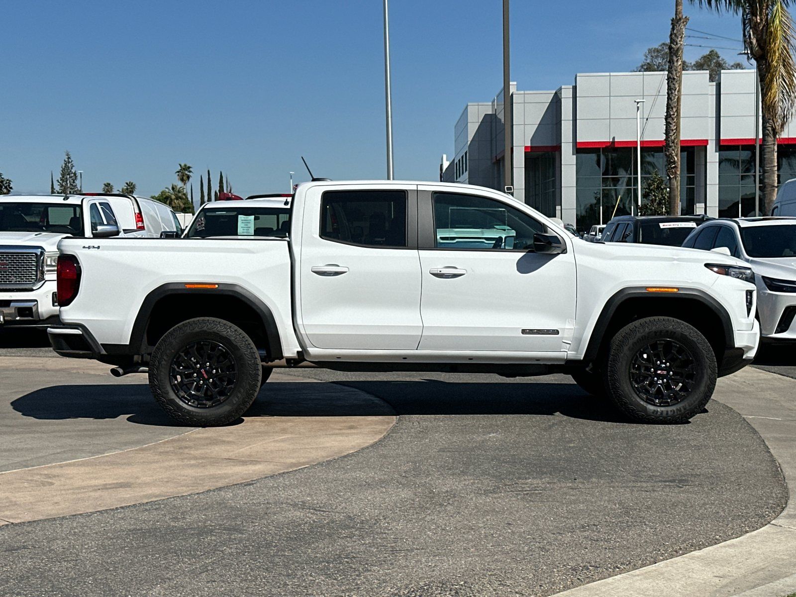 View vehicle photo 3