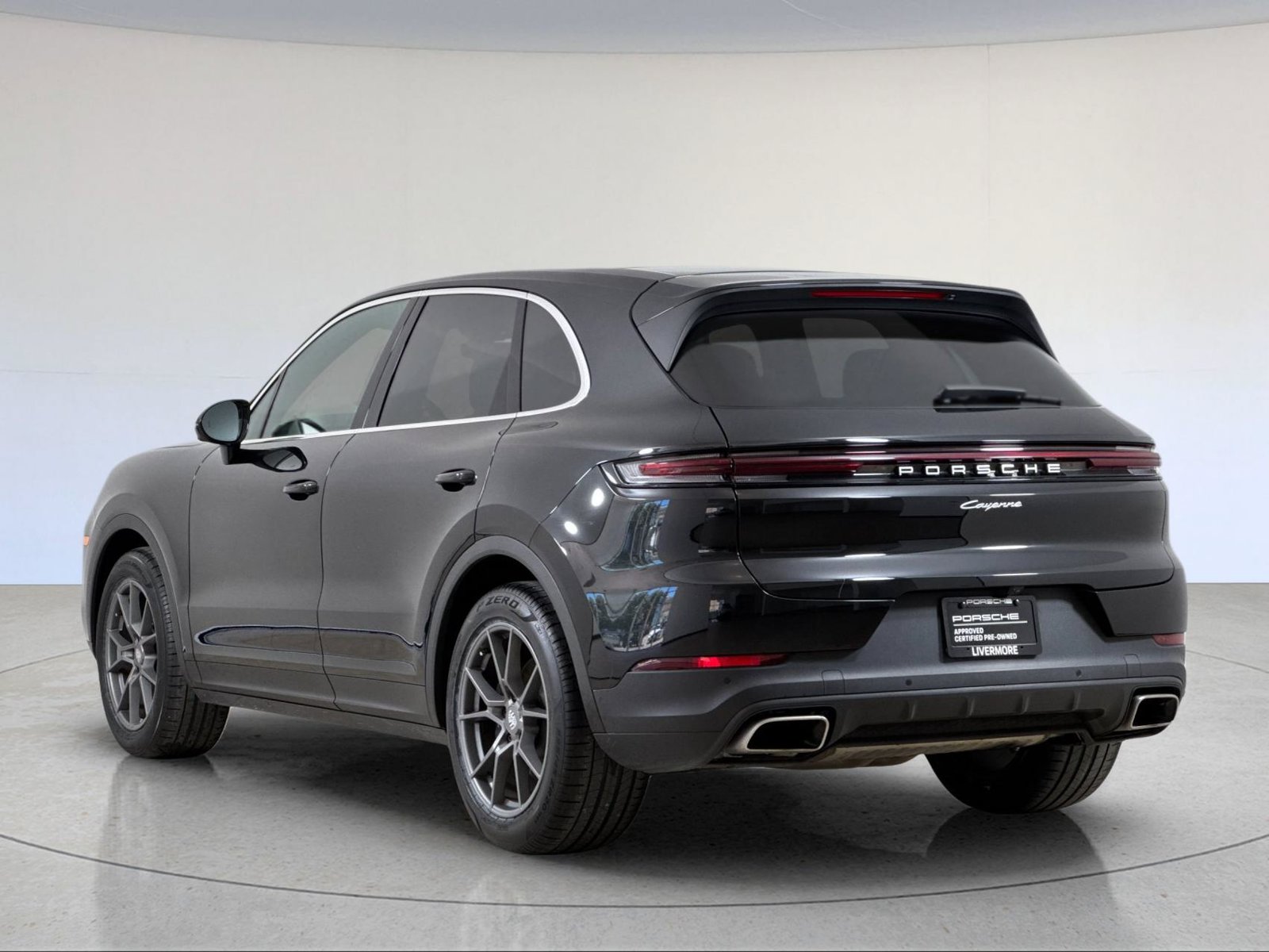 2024 Porsche Cayenne Base — full photo 3 of 30