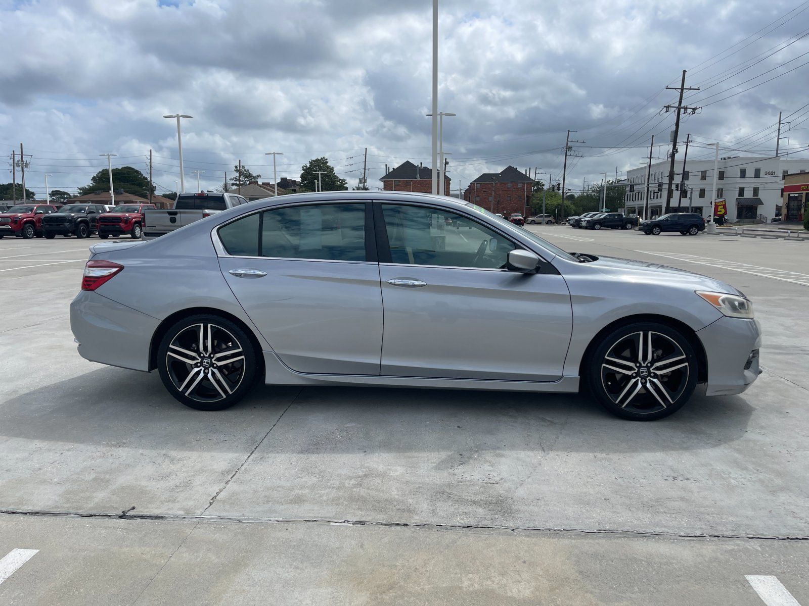 View vehicle photo 7